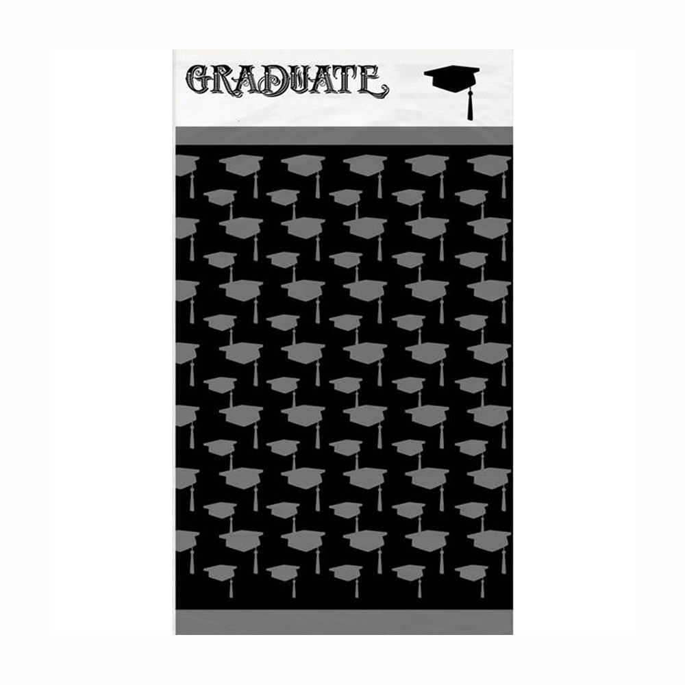 Mantel de plástico negro con birretes grises para graduación de 1,37 m x 2,13 m